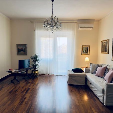 Elegant Apartment In City Center Cagliari Luaran gambar