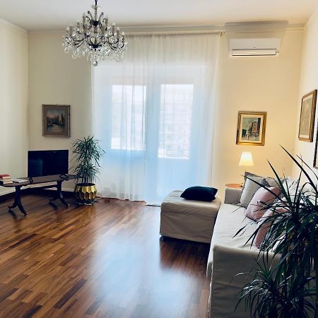 Elegant Apartment In City Center Cagliari Luaran gambar