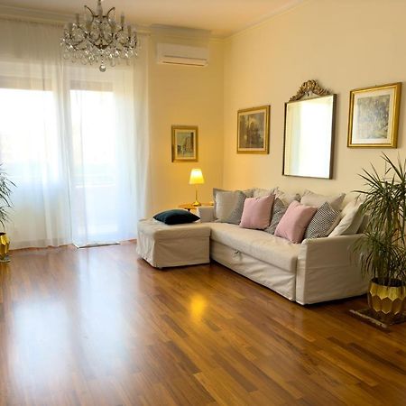 Elegant Apartment In City Center Cagliari Luaran gambar