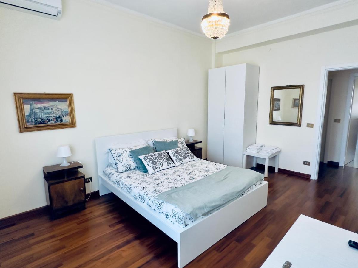 Elegant Apartment In City Center Cagliari Luaran gambar