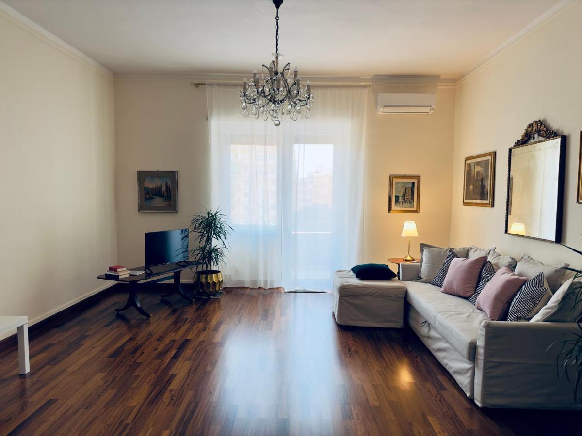 Elegant Apartment In City Center Cagliari Luaran gambar