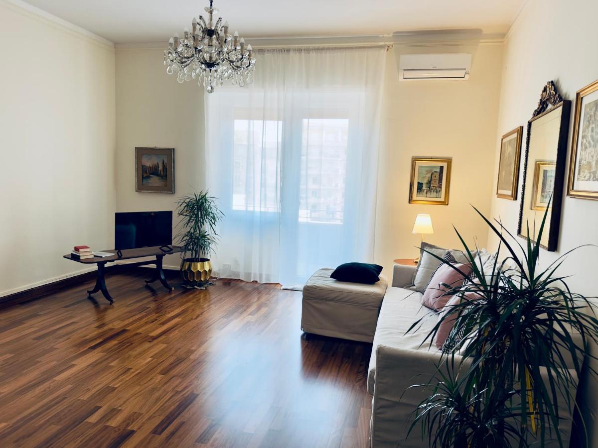 Elegant Apartment In City Center Cagliari Luaran gambar